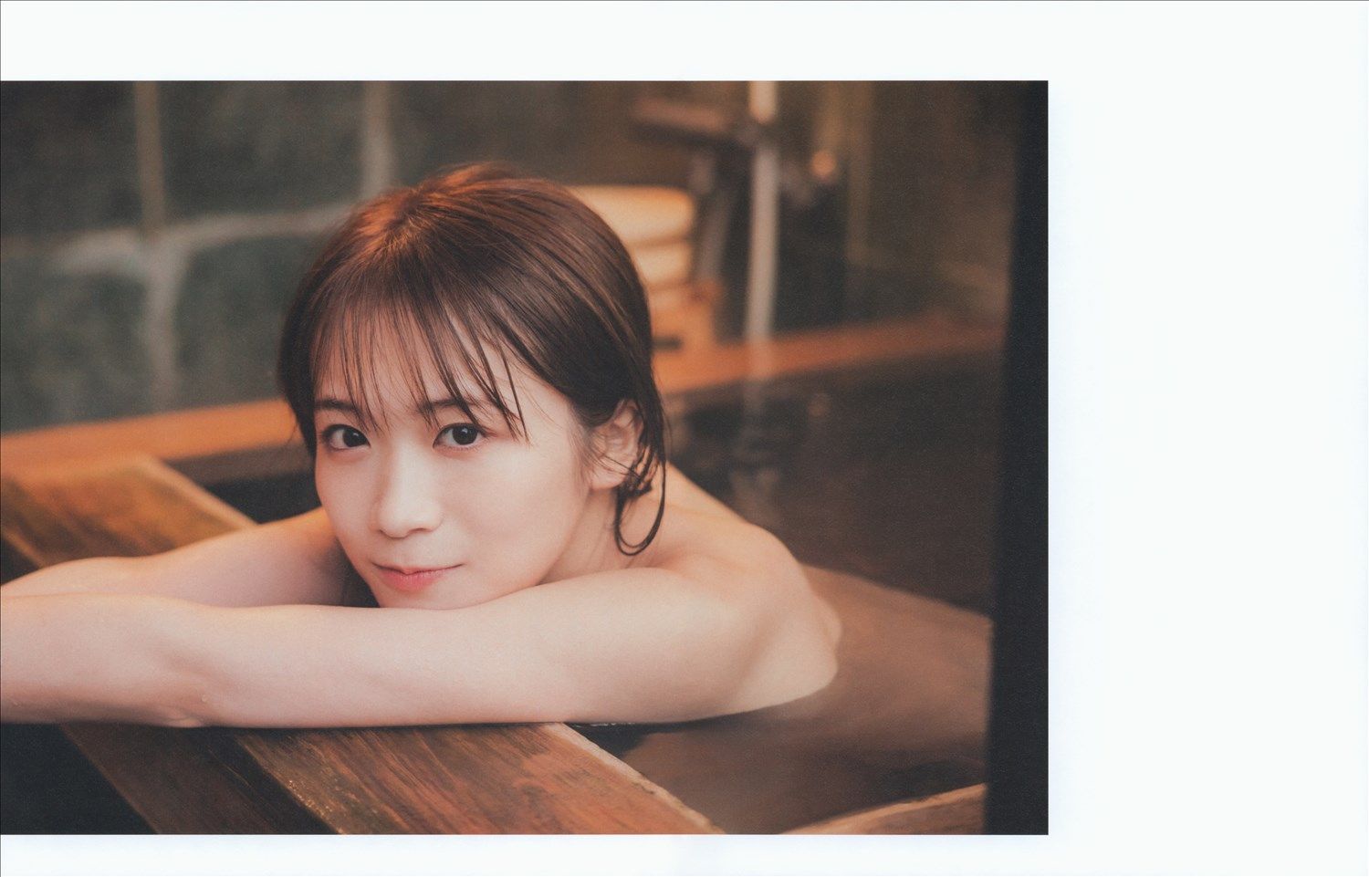 [Photobook] 秋元真夏写真集『振り返れば、乃木坂』