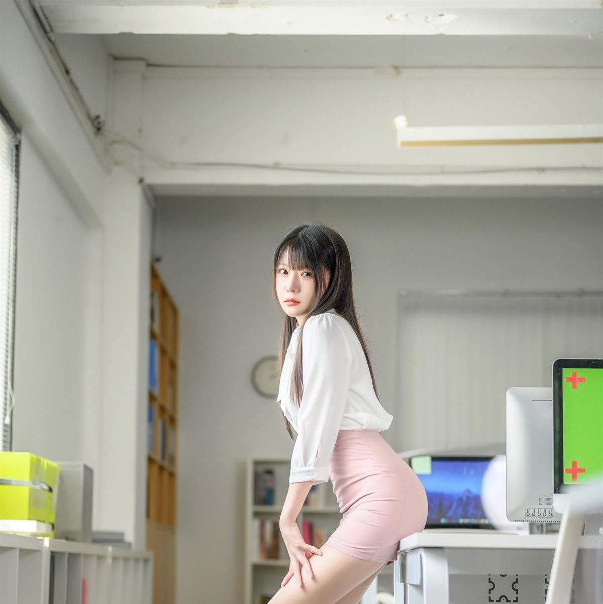 香草喵露露 - 粉白裙子