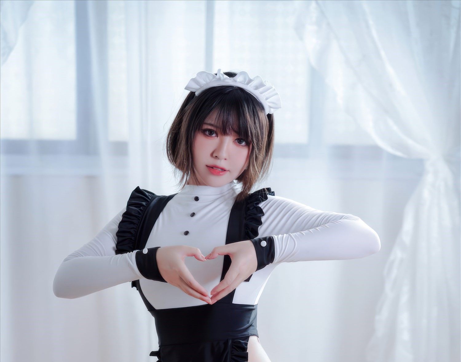 半半子 – 纯白女仆