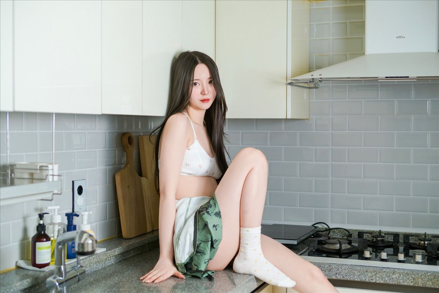 Yeolmu - Pose on the stairs and the sink