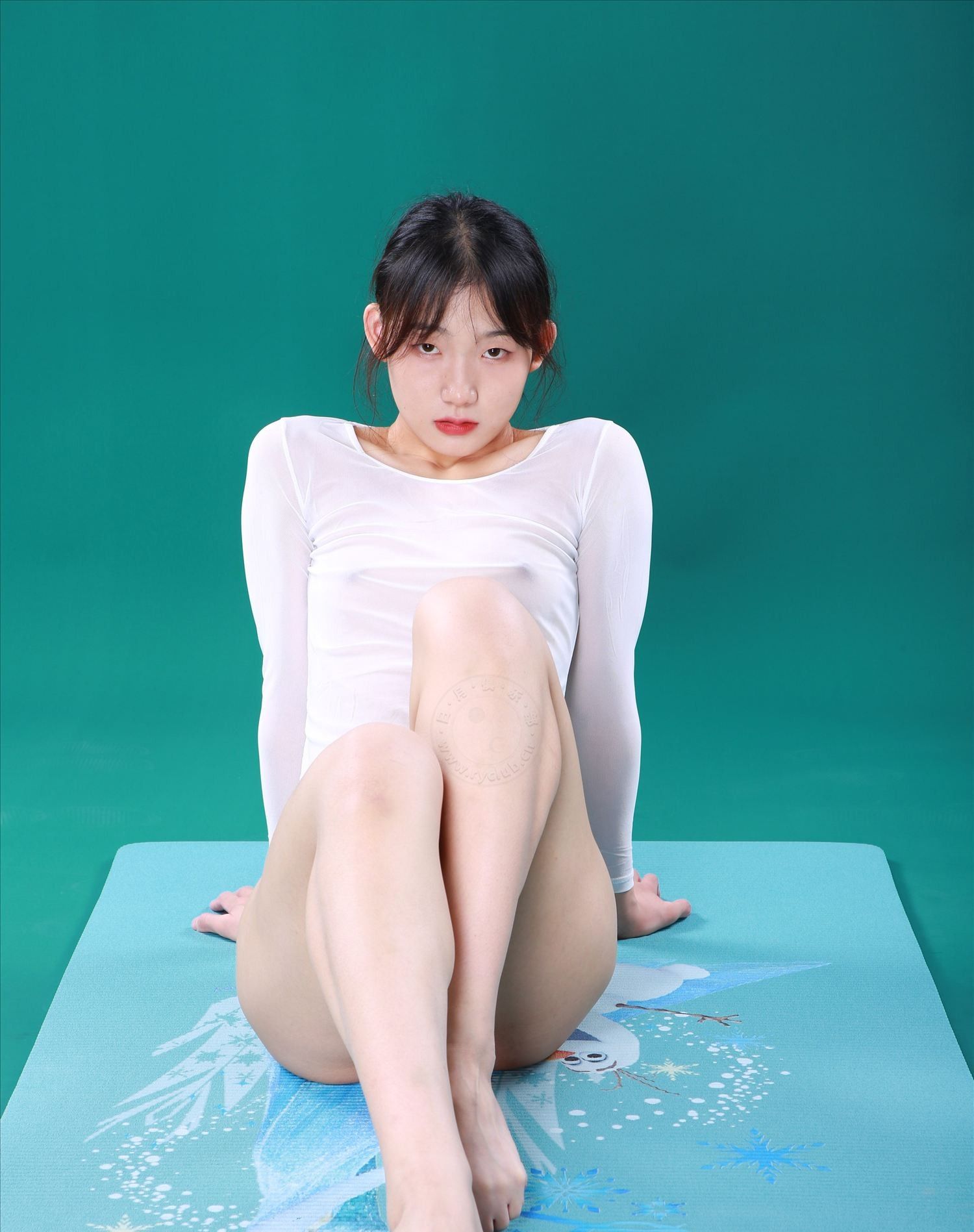 日月国模阿彩大尺度私拍