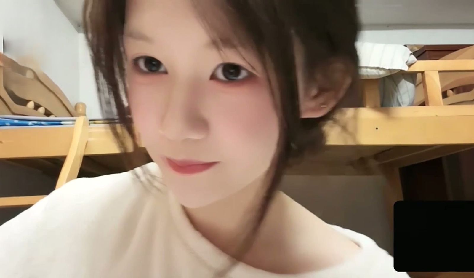 抖音小网红 大学宿舍跟大哥一对一